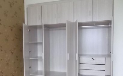 衣柜定制時(shí)選擇平開門還是推拉門好呢？